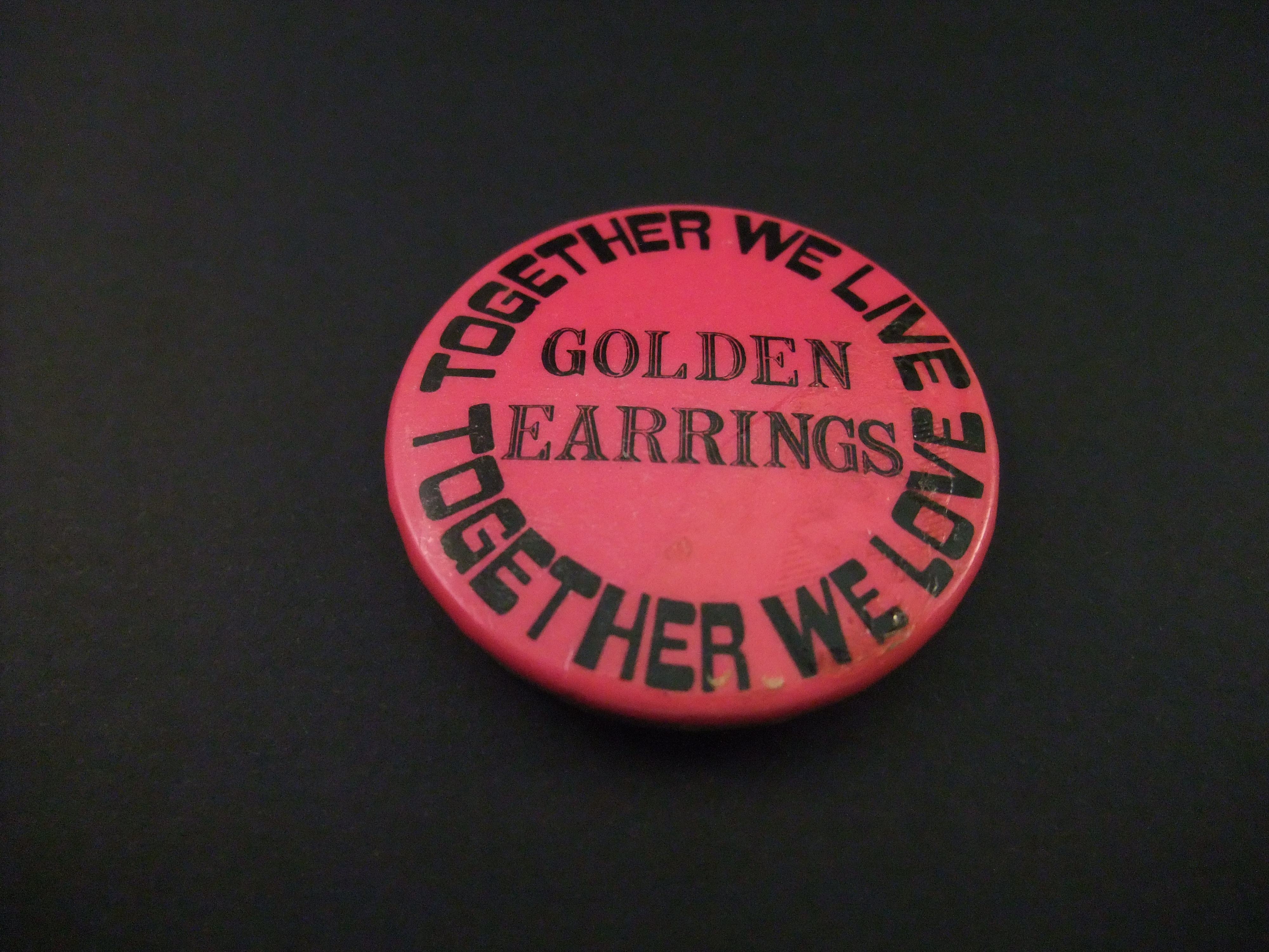 Golden Earrings Nederlandse rockband.Together we live, Together we love.(Leden Barry Hay, George Kooymans, Cesar Zuiderwijk)